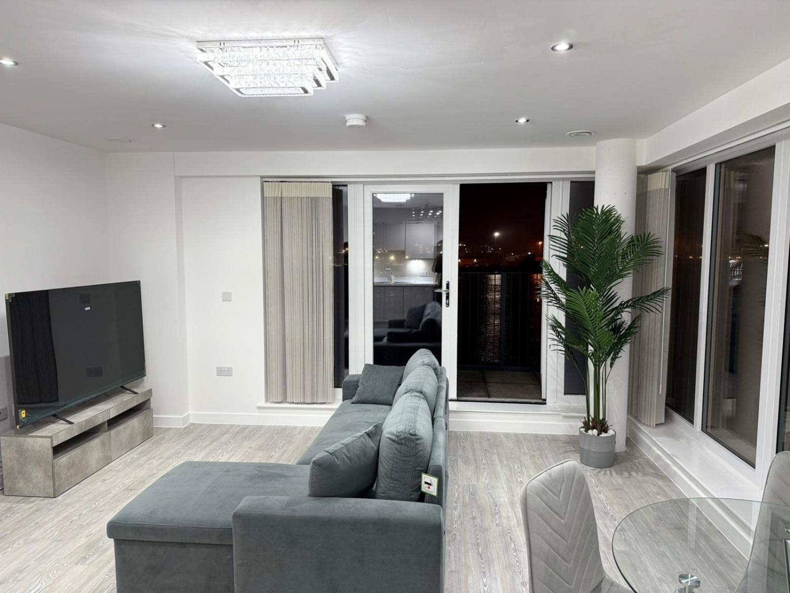 Serenity Waterfront 2 Bed Apartment Northfleet Esterno foto