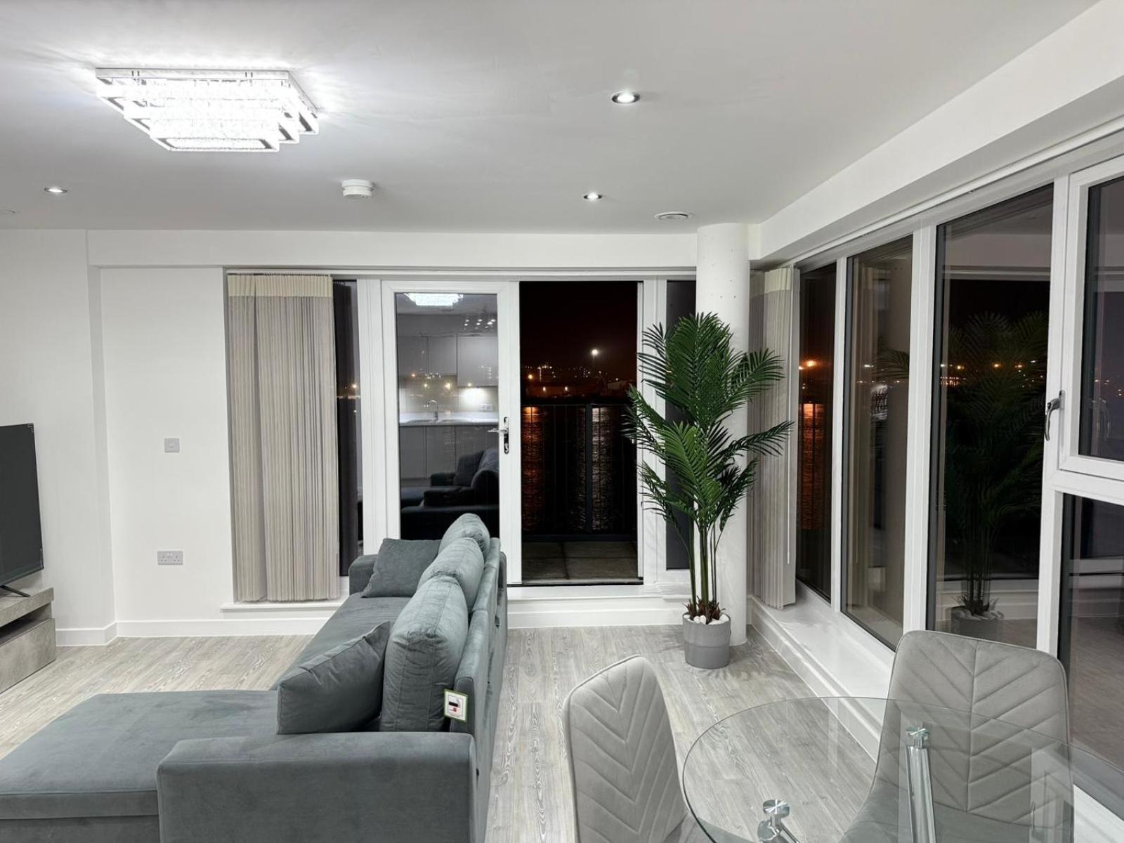 Serenity Waterfront 2 Bed Apartment Northfleet Esterno foto