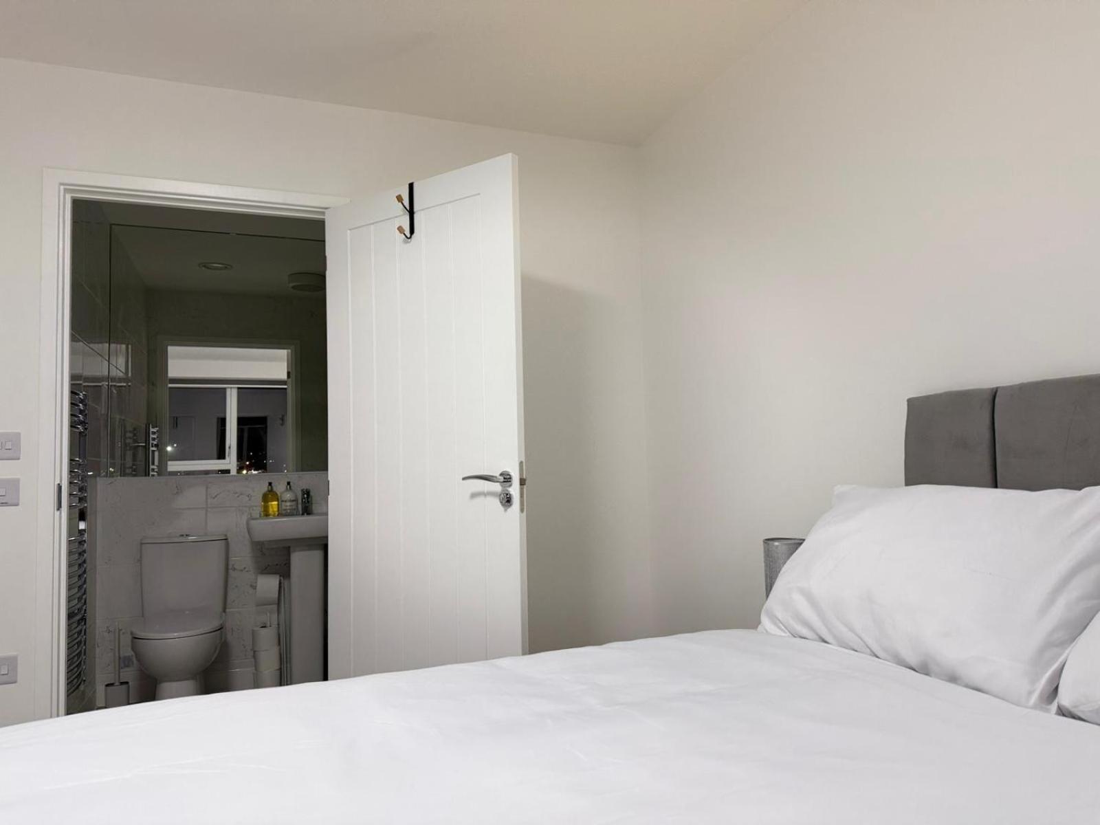 Serenity Waterfront 2 Bed Apartment Northfleet Esterno foto