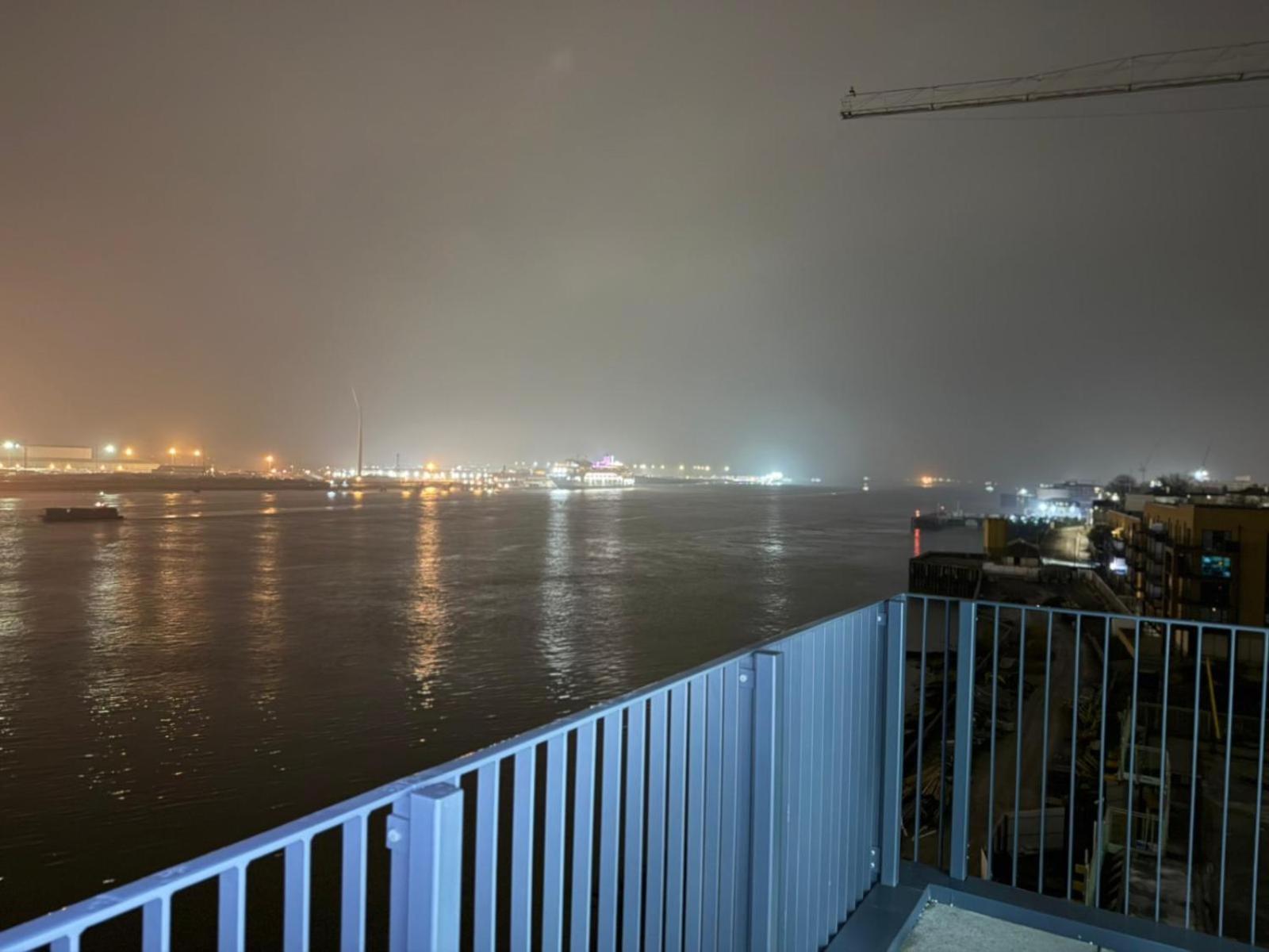 Serenity Waterfront 2 Bed Apartment Northfleet Esterno foto