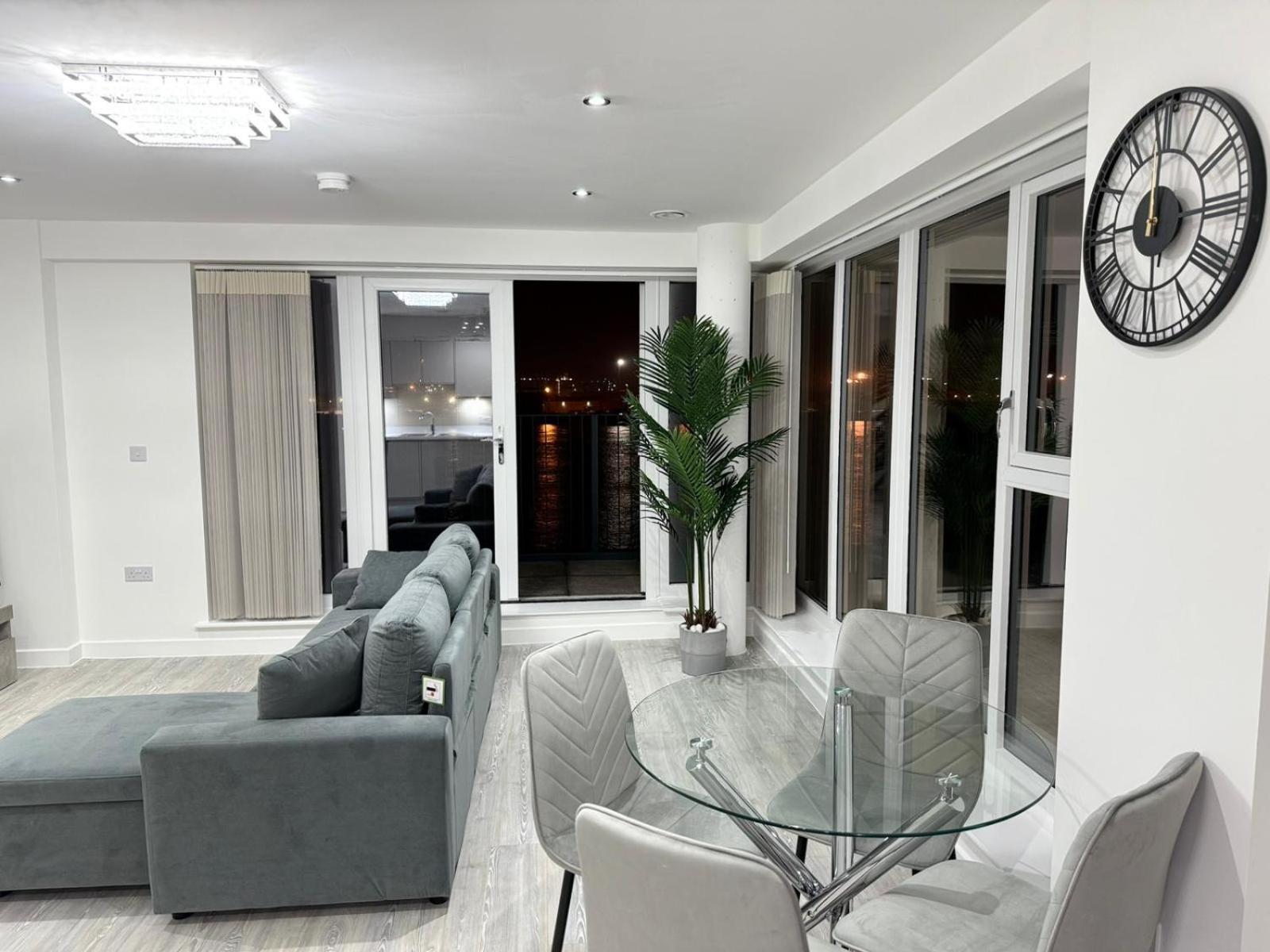 Serenity Waterfront 2 Bed Apartment Northfleet Esterno foto